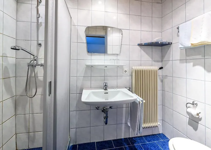 מלון & Taferne 3*